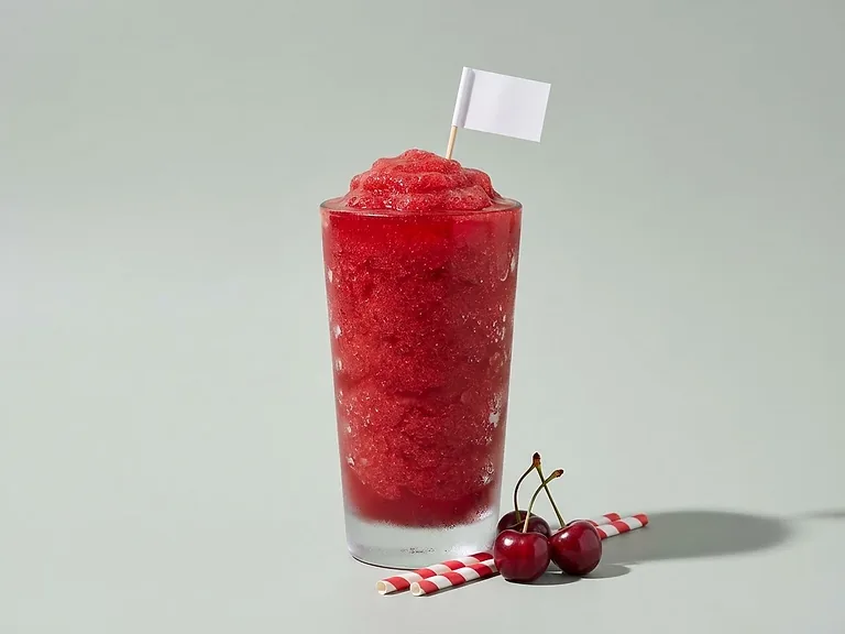 Kirsch-Slush mit Sirup im Glas, Kategorie Klassiker